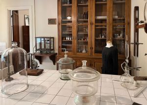 Śladami Marii Skłodowskiej-Curie i Piotra Curie… Delegaci Wydziału Chemii UAM gośćmi Musée Curie w Paryżu