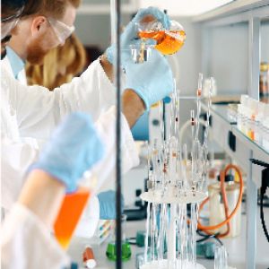 Badacze w laboratorium